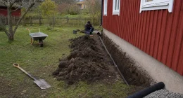 Dräneringsarbete vid husgrund i trädgården, en fråga om man får göra avdrag för dränering